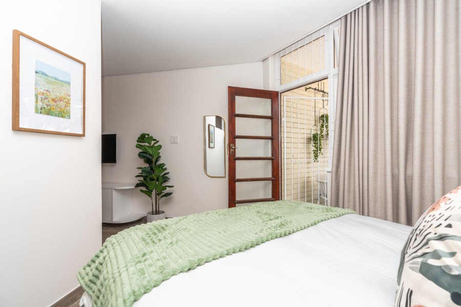 To Let 1 Bedroom Property for Rent in Sea Point Western Cape